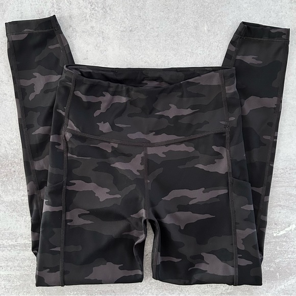 Athleta Ultimate Camo 7/8 Tight Gym Run Studio Training Stash Pocket Legging XS - Picture 4 of 10